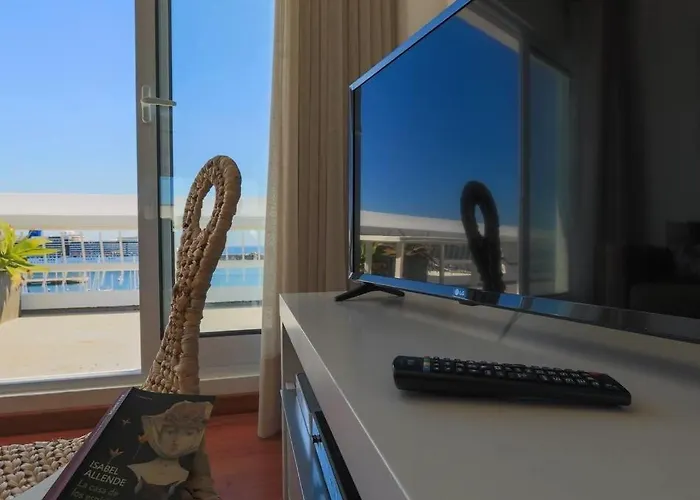 아파트 Guestready - Marina View Floor With Terrace